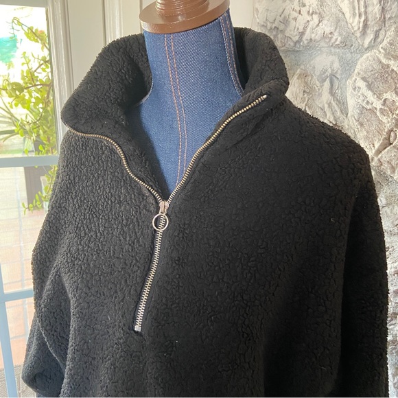 Express black pullover jacket - Picture 2 of 3